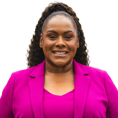 Portrait photo of Rhiannon Hoyle